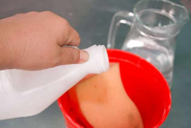 Eau et vinaigre pour nettoyer un store vénitien