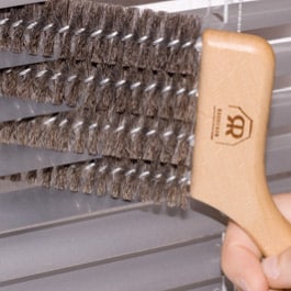 Brosse spéciale pour nettoyer un store vénitien