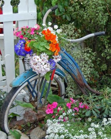 Décoration jardin, vieux vélo