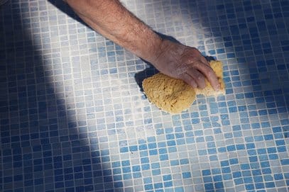 Nettoyage du carrelage avant l