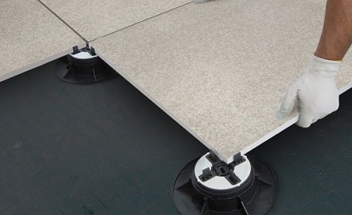Poser du carrelage : pose sur plots