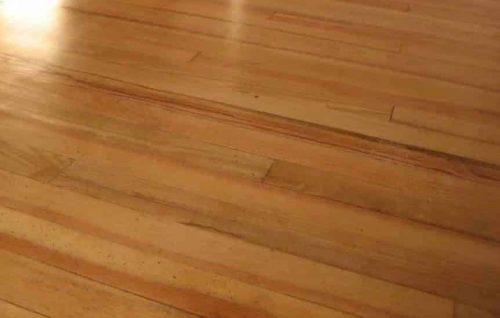 Rénover un parquet : finition au vitrificateur