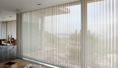 Store intérieur : à bandes verticales ou californien