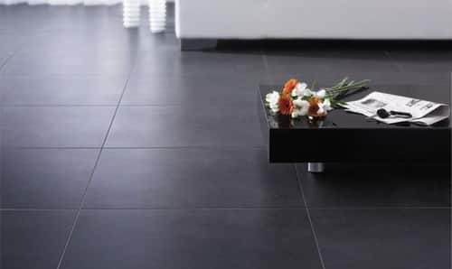 Carrelage salon : grand format noir